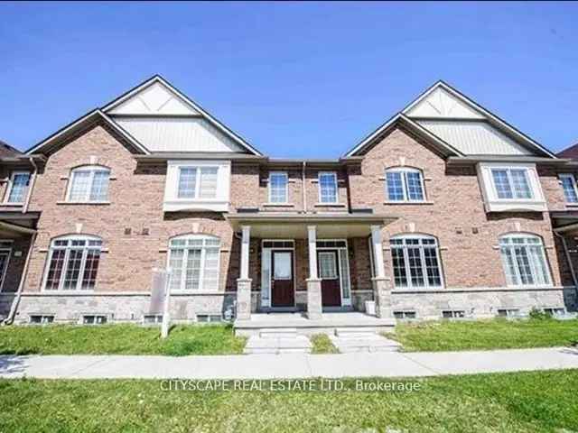 Townhouse For Rent in Pickering, Ontario