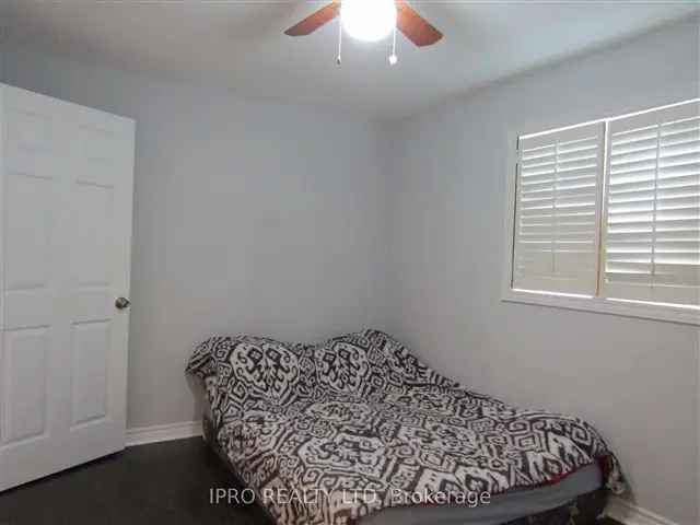 Corner House 3 Beds Renovated Kitchen Large Lot