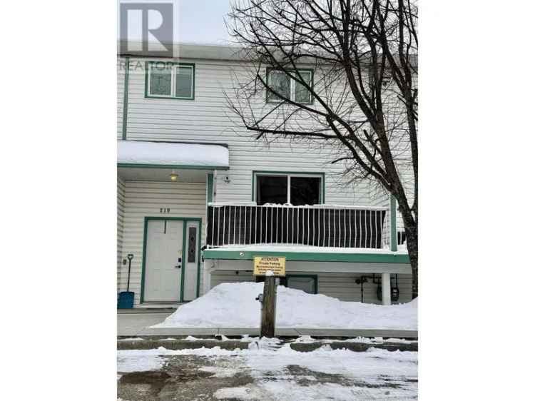 Modern Townhome Near Downtown - Updated Kitchen, Large Closets, Huge Basement Bedroom