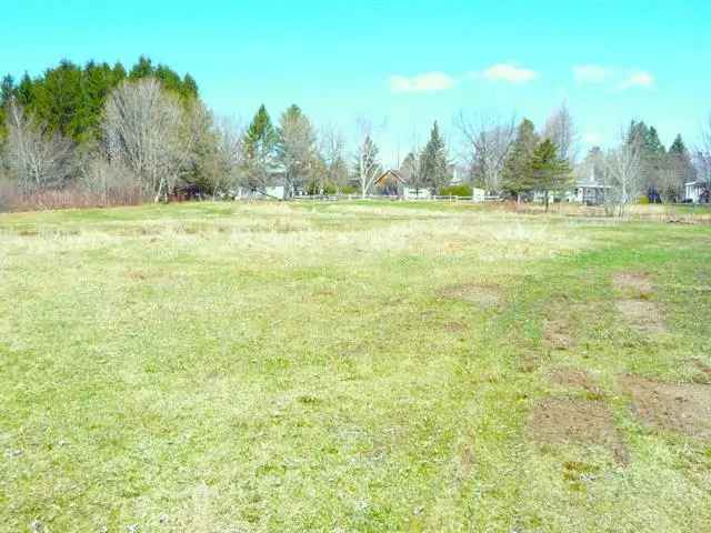 Large Residential Lot for Sale in Saint-Antoine-de-Tilly