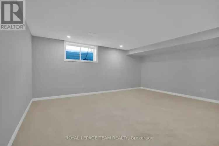 1768 Sq Ft Townhouse in Barrhaven - Upgraded Kitchen & Finished Basement
