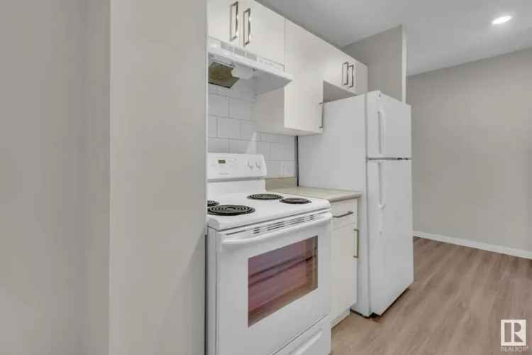 Updated 1-Bedroom Condo in Wihkwentowin with Balcony and Parking