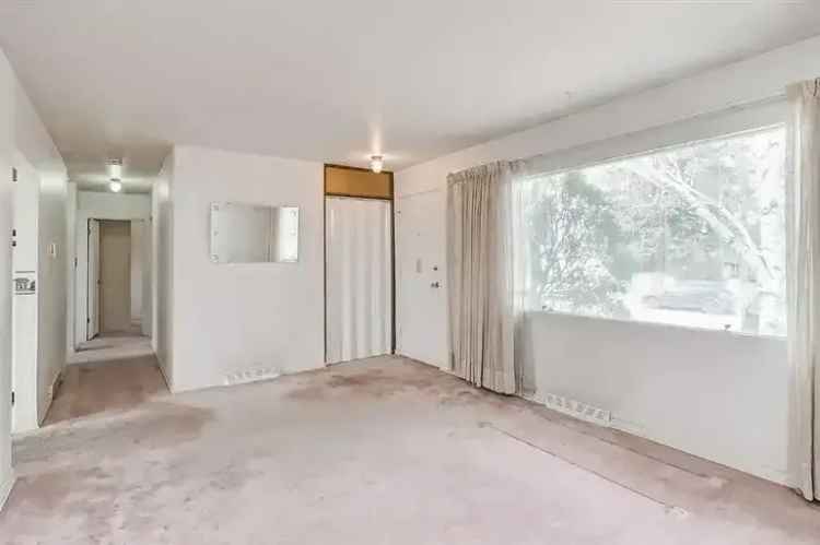 4 Bedroom House in Winston Heights Calgary Pet-Friendly