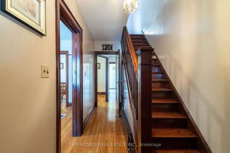 House For Sale in Toronto, Ontario