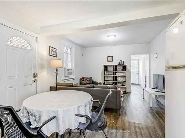 House For Sale in Hamilton, Ontario