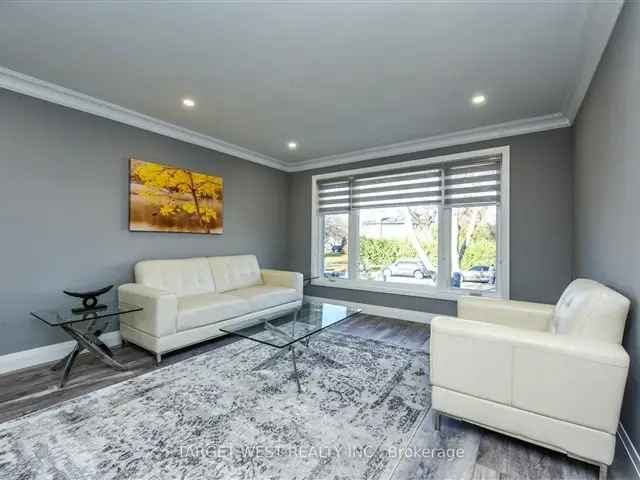 Luxury Lorne Park Home 4 Beds 25 Baths Fully Renovated