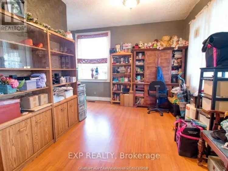 House For Sale in Chatham, Ontario