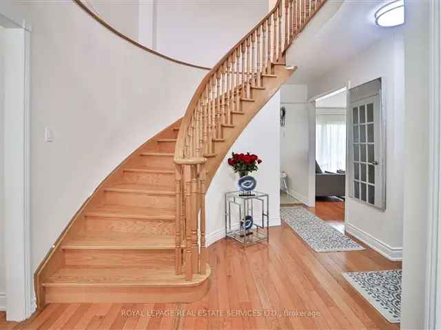 House For Sale in Mississauga, Ontario