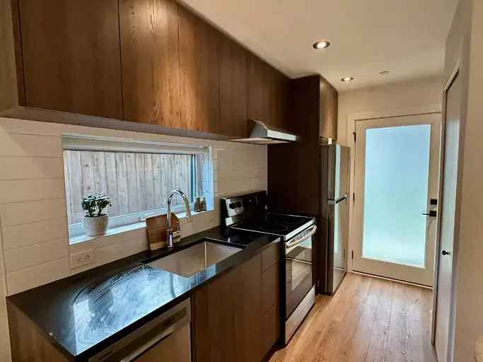 Kitsilano Laneway Home Furnished Young Professional