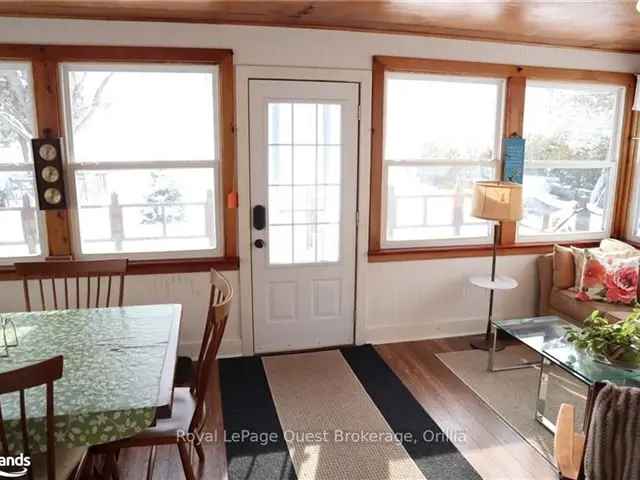 Lake Simcoe Waterfront Bungalow Rental 2 Bed 2 Bath