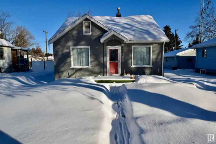 Charming 4-Bedroom Home in Myrnam, Alberta - Move-In Ready