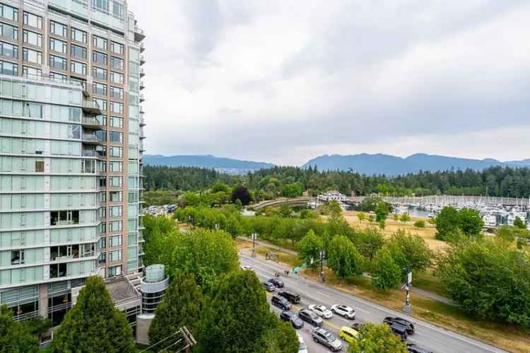 Lord Stanley 1-Bedroom + Den - Stylish Urban Retreat
