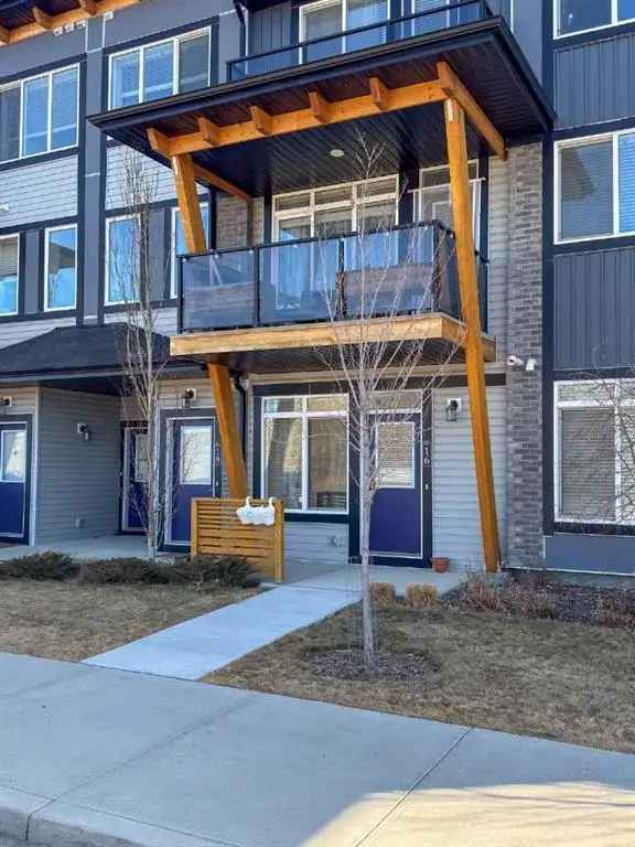 House For Sale in Calgary, Alberta