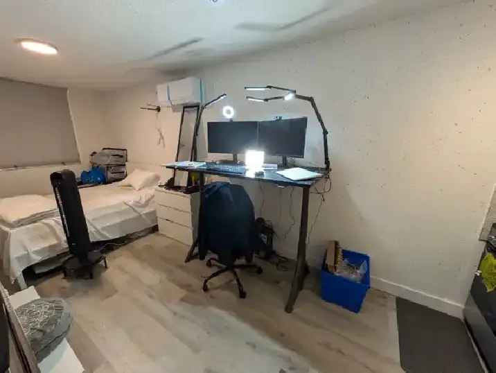 Studio Apartment Near TMU UofT Furnished Lease Takeover