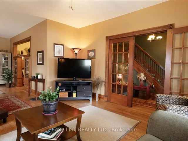 House For Sale in Strathroy-Caradoc, Ontario