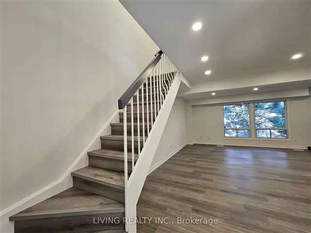 Renovated Willowdale Townhome 3 Bed 2.5 Bath Near Bayview Village