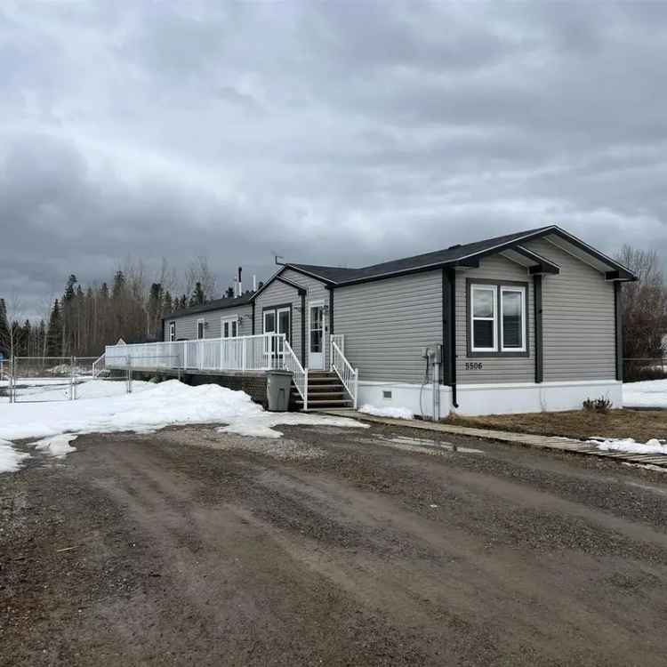 Immaculate 20' Wide Mobile Home - 1520 sq ft, Updated Kitchen, 3 Bedrooms