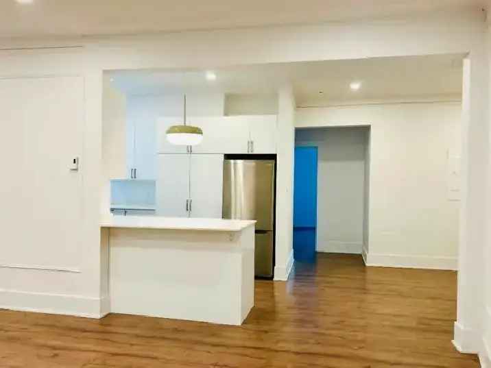 1 Month Free/ 2 bed / Avail Imm/Pet Friendly/Westmount Adj.