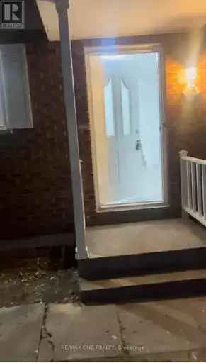 3 Bedroom 2 Bath Condo in Collingwood with 2 Parking Spots