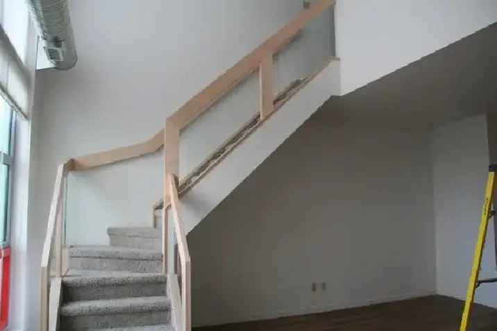 Large 2 Story Loft Unit 124 Street Pet Friendly AC Balcony