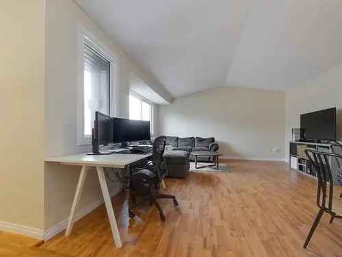 Townhouse For Sale In Menisa Edmonton