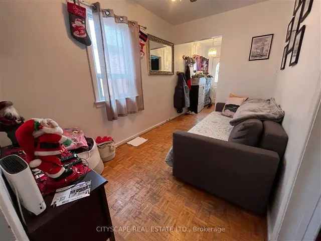 House For Sale in Toronto, Ontario