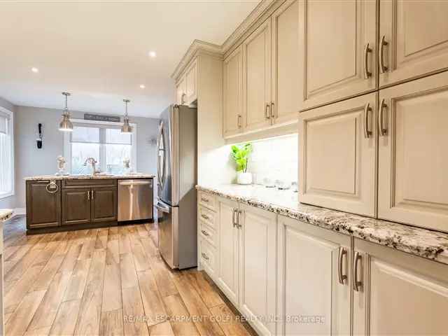 House For Sale in Hamilton, Ontario