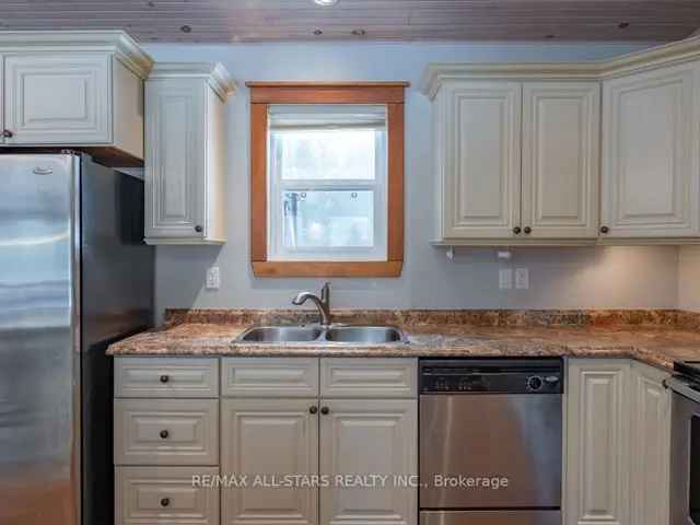 Bobcaygeon Lakefront Bungalow - Open Concept, 2+ Den, 2.5 Baths