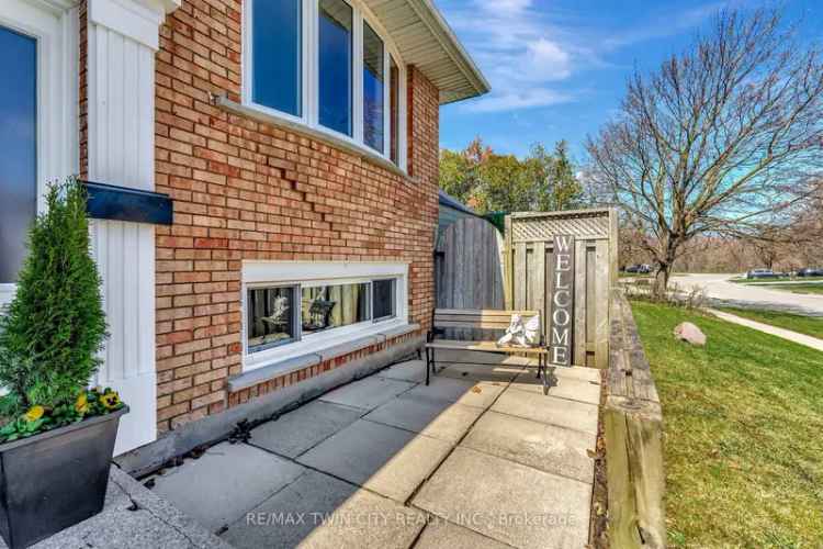 3 1 Bed 2 Bath Raised Bungalow Large Corner Lot Freshly Painted