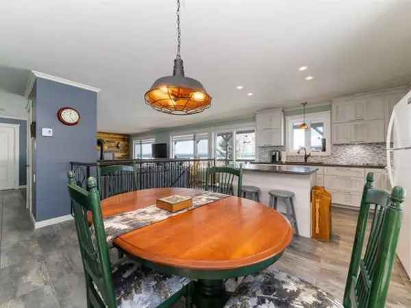 Renovated Bungalow with Spectacular River View 4BR 2BA