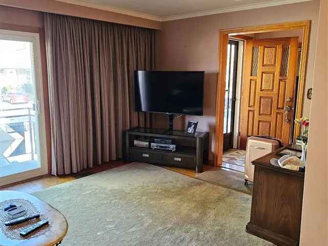 House For Sale in Toronto, Ontario