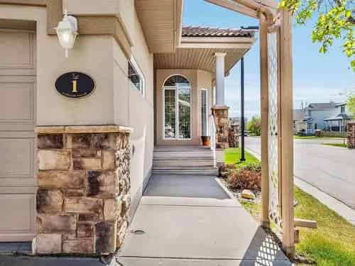 Duplex For Sale in Edmonton: 1050 sq ft, 3 Beds, 2 Fireplaces