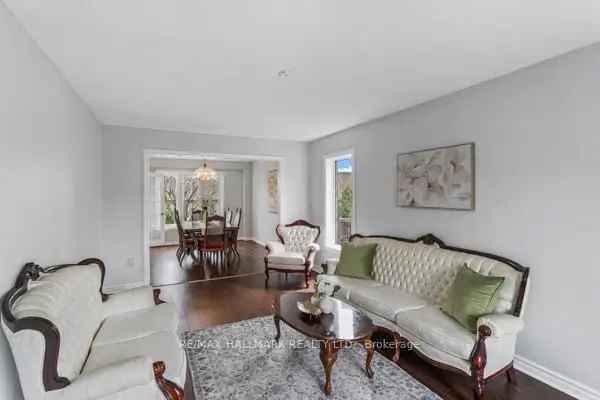 2600 Sq Ft Family Home 4 Bedrooms In Law Suite Near Yonge St