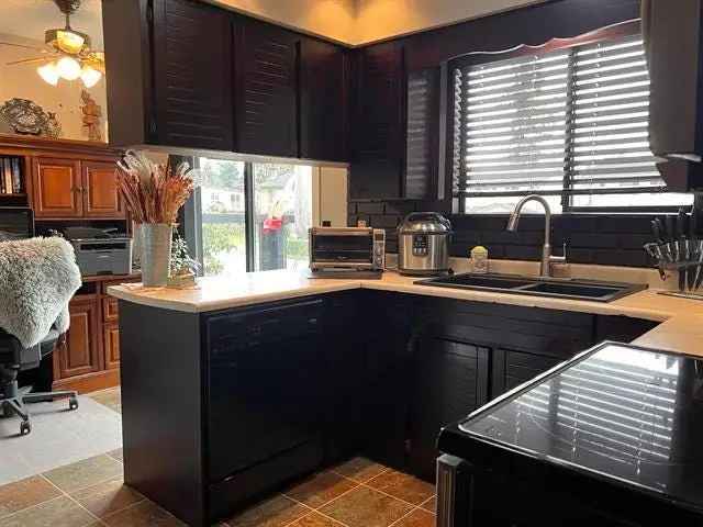 5 Bedroom Family Home with Suite Potential