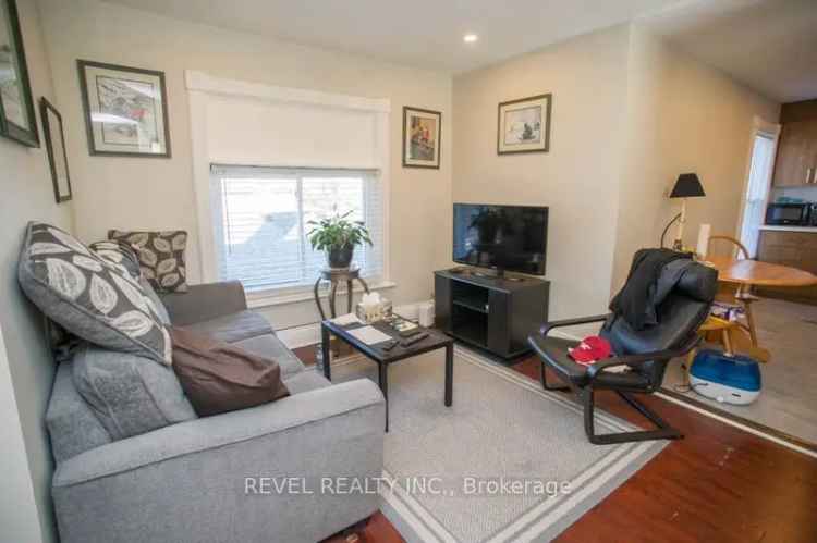 House For Sale in Brantford, Ontario