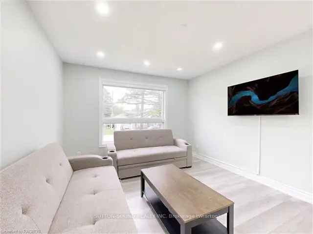 House For Sale in Wiarton, Ontario