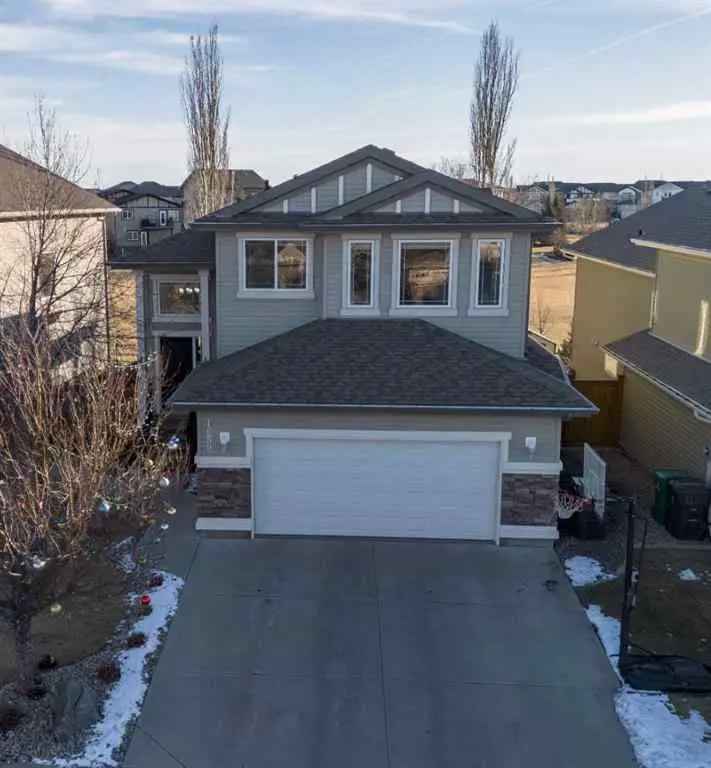 House For Sale in Lethbridge, Alberta