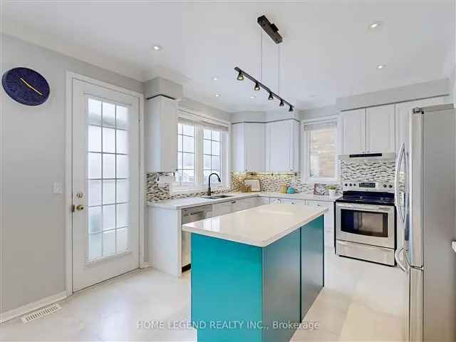 Family Home in Berczy Village Updated Gourmet Kitchen Newly Renovated Basement