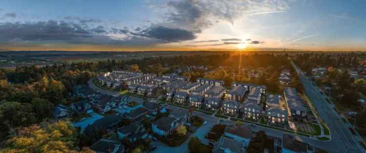 A $999,999.00 Townhouse with 3 bedrooms in Fleetwood Tynehead, Surrey