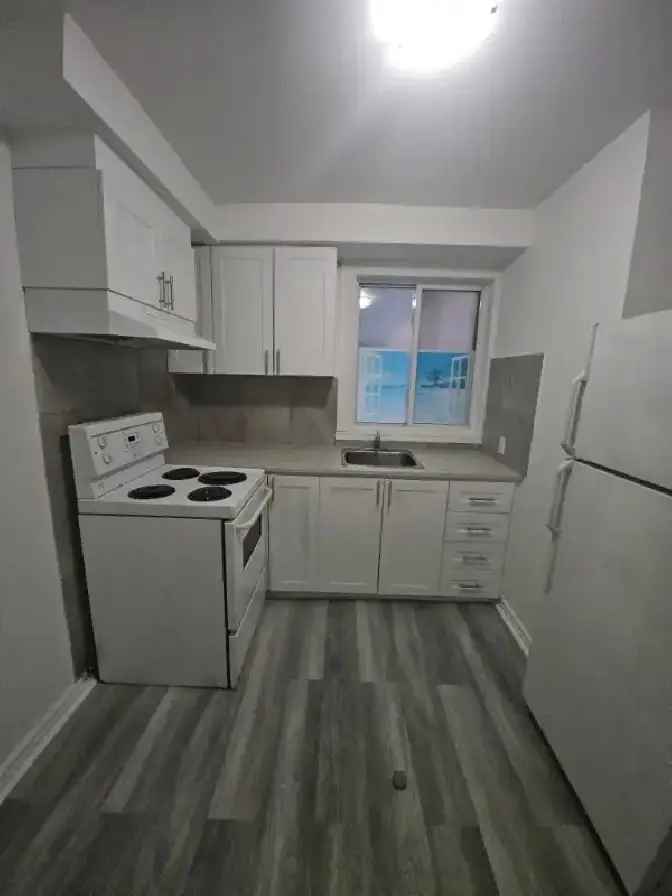 Rent 4 1/2 Apartment in Lasalle with 2 Bedrooms and Private Balcony