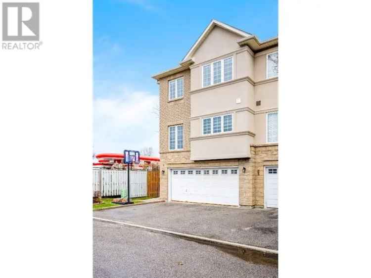 Spacious End-Unit in Mill Pond Family-Friendly Community