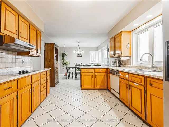 4 Bedroom Bungalow on 2 Acres Near Binbrook