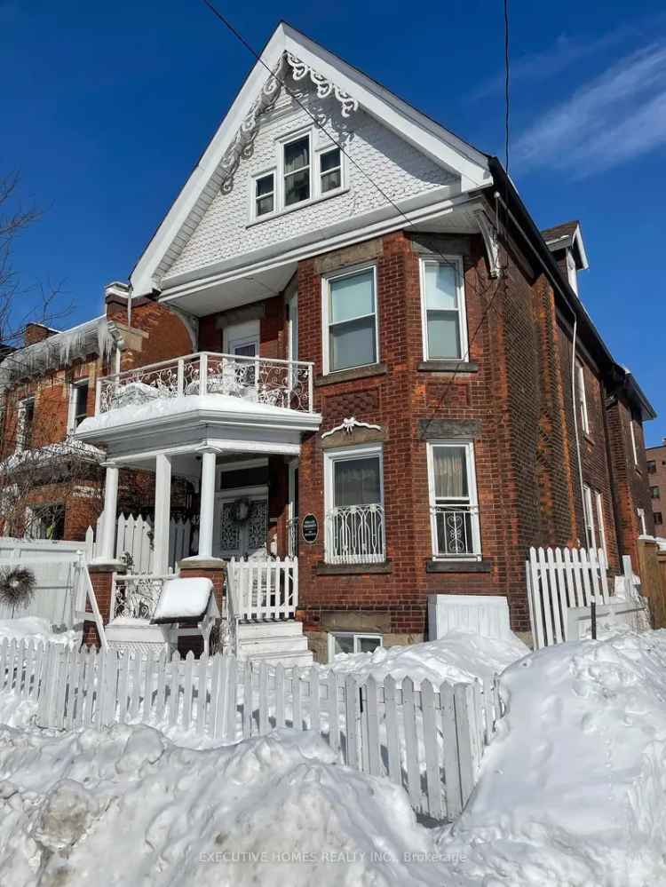 Rent fourplex in Hamilton with strong rental income