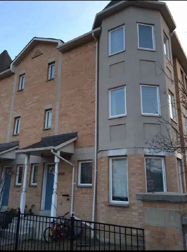 4 Bedroom townhome for rent in Scarborugh Markham Rd & 401