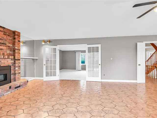 House For Sale in Burlington, Ontario