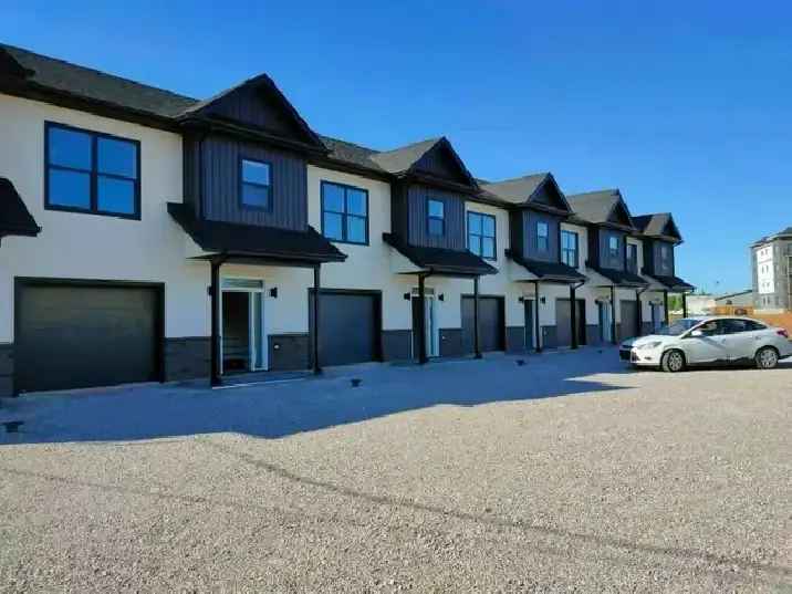 3 Bedroom townhouse Stratford for rent