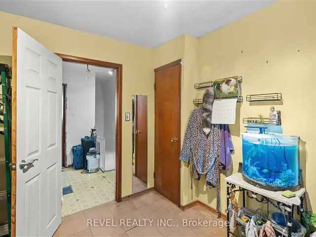 House For Sale in Hamilton, Ontario