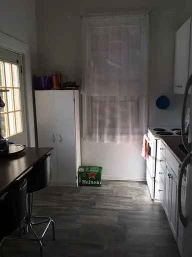 Rent Three Bedroom Apartment in Sandy Hill Ottawa Near University of Ottawa