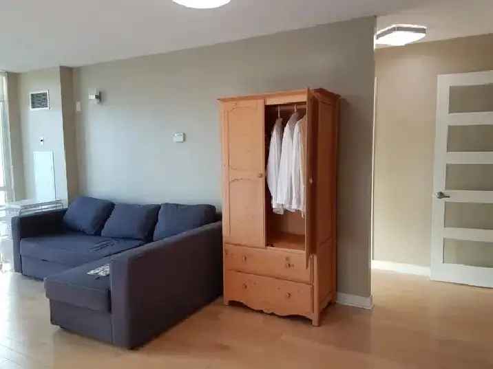 Front/Spadia Fully Furnished room for rent Jan 1st