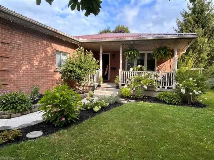 Buy bungalow in Simcoe with spacious layout and backyard oasis